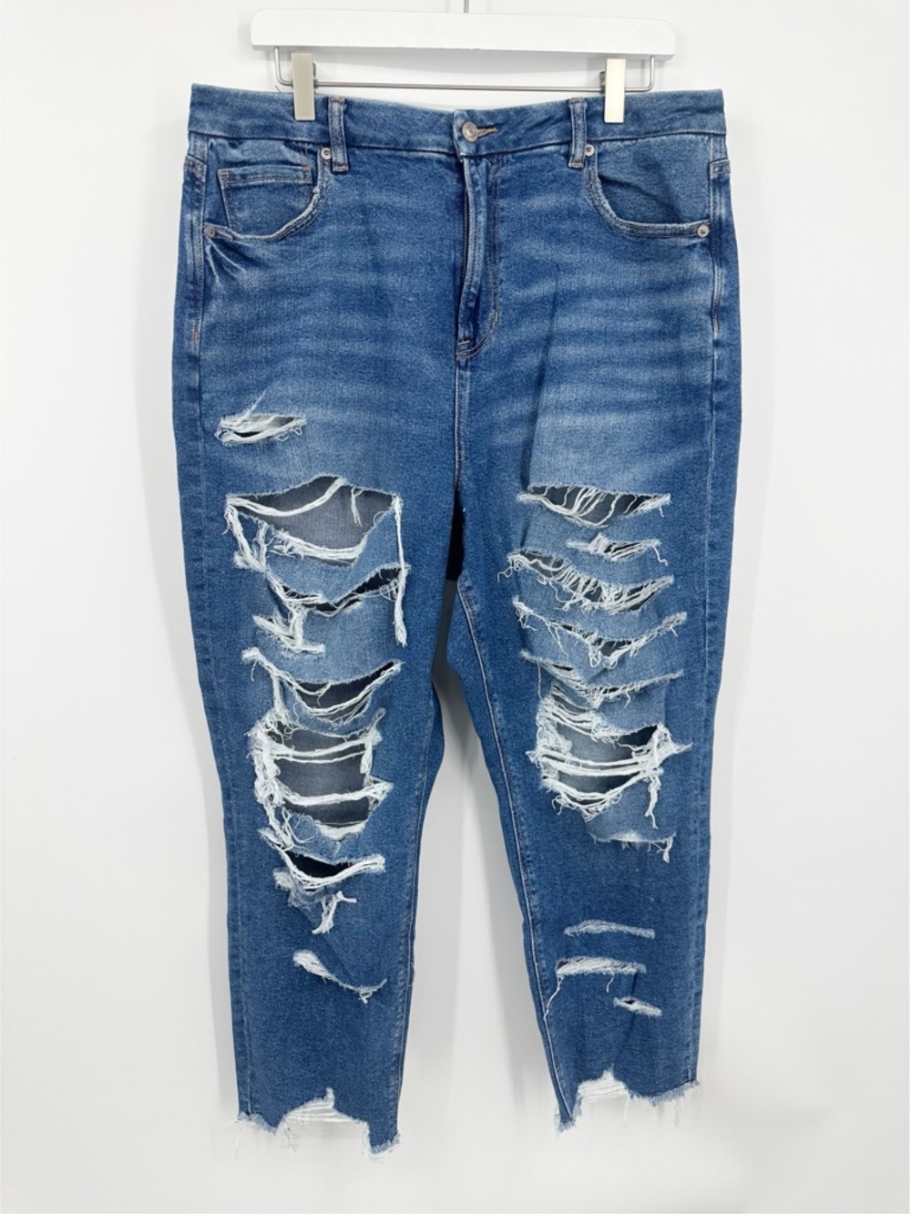 American Eagle Outfitters NWT Stretch Curvy Mom Jeans Size 16 Short Distressed